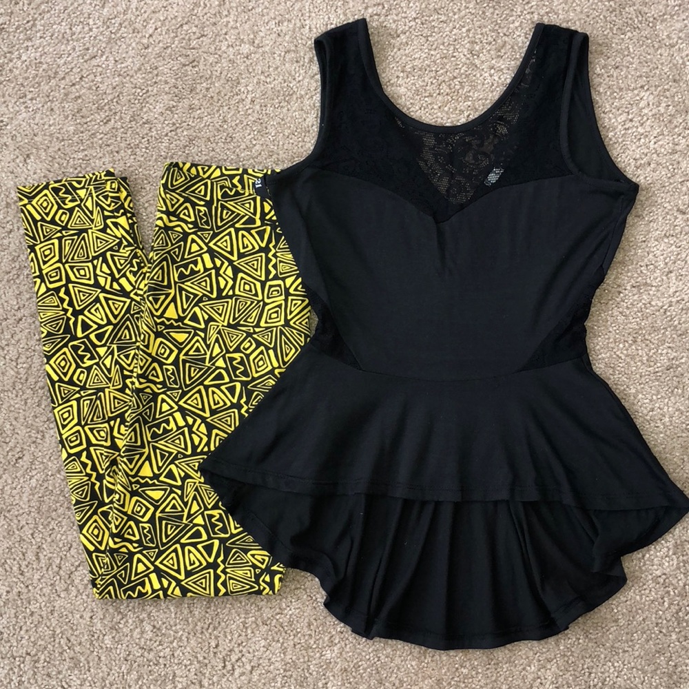 BUNDLE DEAL‼️ Black Top w/ Print Leggings